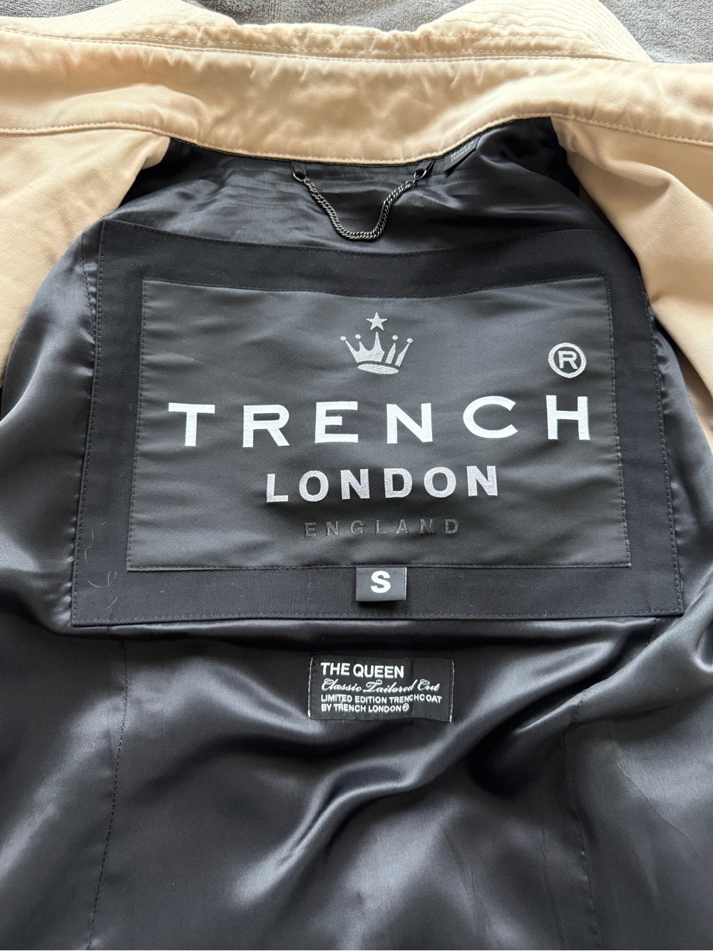 TRENCH LONDON Queen Classic Trench Coat (Stone/Black/Gold) - Picture 11 of 16